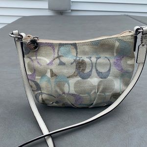 Coach beautiful cross body bag in great condition